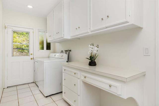 4400 Chaumont Road, Woodland Hills CA: https://media.crmls.org/mediaz/946c3522-02c9-4352-898c-09caba43eb0b.jpg