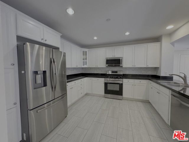 1522 Amherst Avenue, Los Angeles CA: https://media.crmls.org/mediaz/946c98e8-0912-42fb-89f2-396d56d9889b.jpg