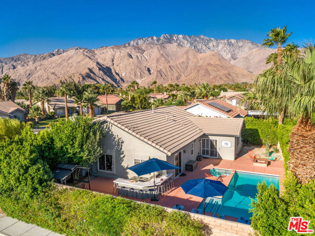 1602 Olga Way, Palm Springs CA: https://media.crmls.org/mediaz/946cd29e-cfd1-4986-ae77-87293e01568b.jpg