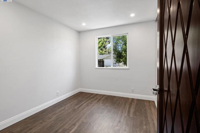 4189 Ogden Dr, Fremont CA: https://media.crmls.org/mediaz/946dd04c-76cb-4f3b-b203-e1a873b978ae.jpg