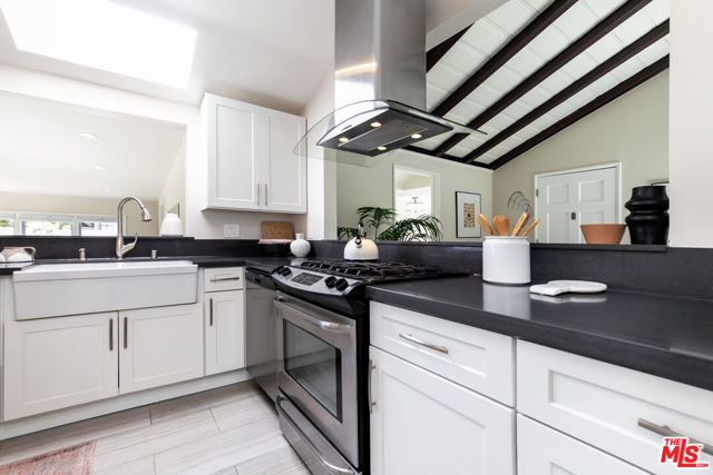 2722 Granville Avenue, Los Angeles CA: https://media.crmls.org/mediaz/946e9d44-6f70-4e7d-b2bc-65db9553de97.jpg