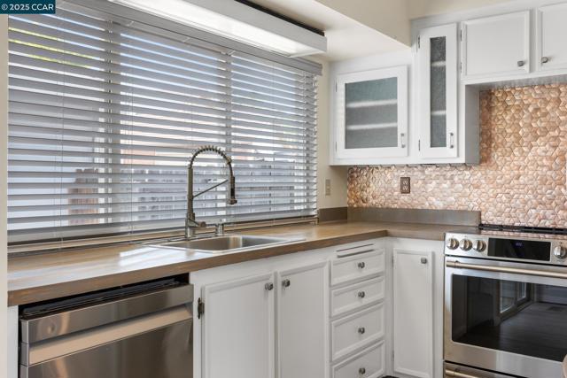 5571 Sepulveda Ct, Concord CA: https://media.crmls.org/mediaz/946e9fc7-ae2b-4538-bd9c-e42f00f53648.jpg