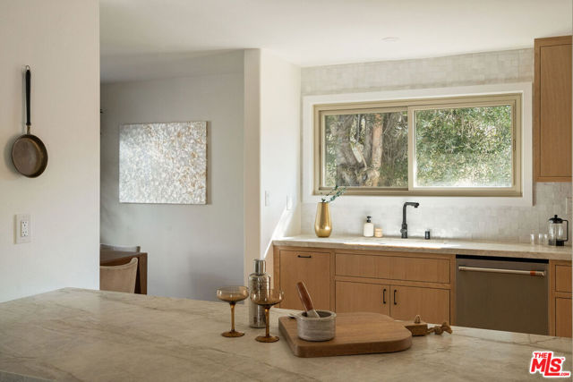 7248 W 88th Place, Los Angeles CA: https://media.crmls.org/mediaz/946eab0f-e034-4b83-93af-44446fa633bf.jpg
