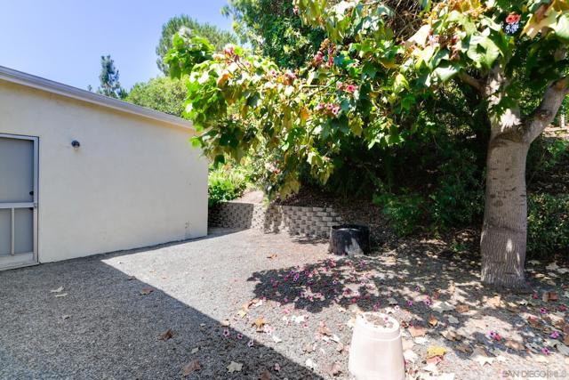 6330 Blanchard Rd, La Mesa CA: https://media.crmls.org/mediaz/946eda92-ed6c-4a51-86aa-1a15fba75c43.jpg