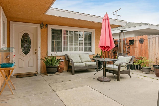 733 N M Street, Oxnard CA: https://media.crmls.org/mediaz/946ee360-5c27-4095-9c70-e794ab8fb7f0.jpg