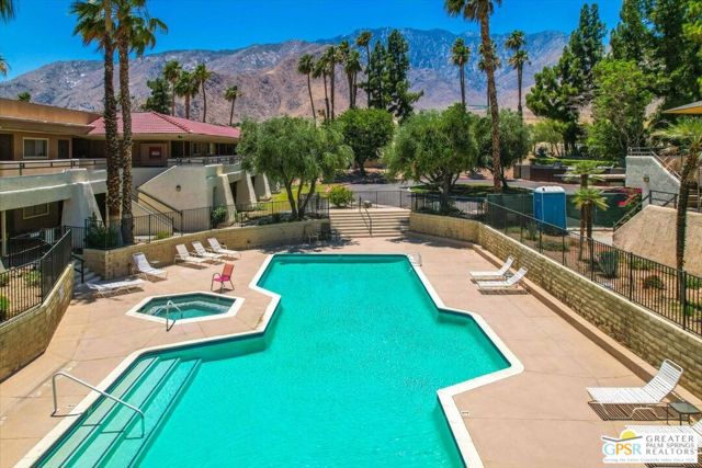 2860 N Los Felices Road, Palm Springs CA: https://media.crmls.org/mediaz/946ee9e5-21a0-4b09-982f-9bf1075b4826.jpg