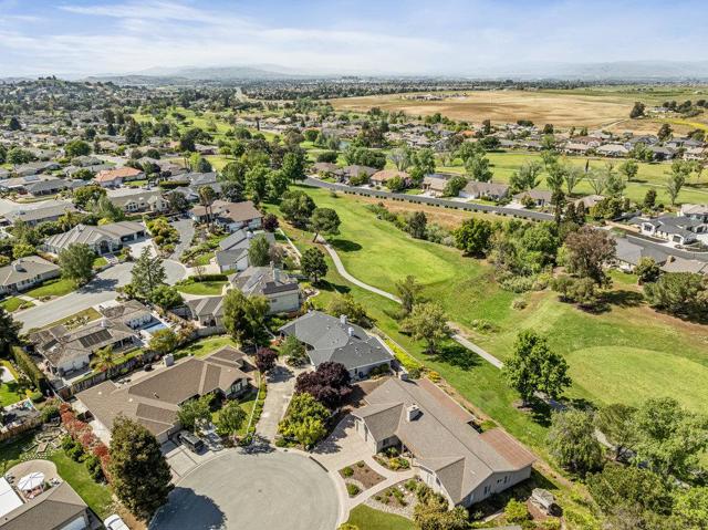 105 Louise Circle, Hollister CA: https://media.crmls.org/mediaz/946f91b7-4853-4a50-bac9-305c026f2e8f.jpg