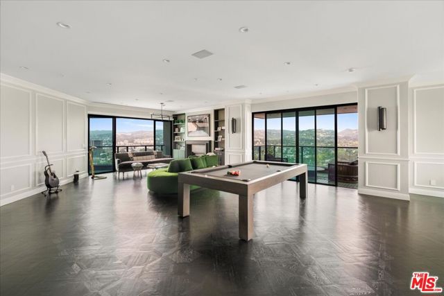 10490 Wilshire Boulevard, Los Angeles CA: https://media.crmls.org/mediaz/946fea73-8aaf-4eb4-acdc-cb3b2fece063.jpg