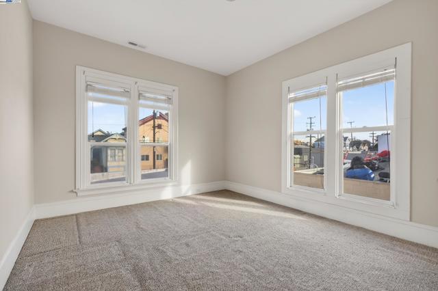 1011 E 11Th St, Oakland CA: https://media.crmls.org/mediaz/94700624-d7cb-4735-bf5e-3f9574ae7cc0.jpg