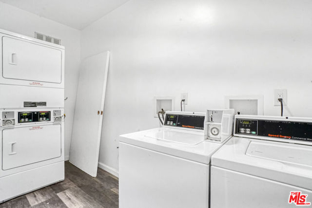 1315 Montana Street, Los Angeles CA: https://media.crmls.org/mediaz/947048b2-8817-42a8-9224-934cfa30e854.jpg