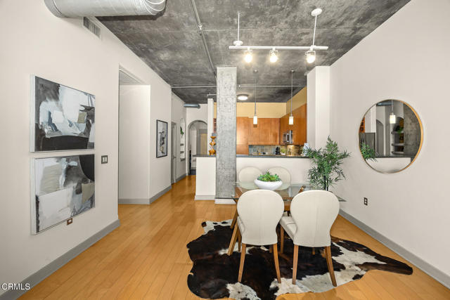 840 E Green Street, Pasadena CA: https://media.crmls.org/mediaz/94707e70-bdf7-4eb8-8c82-47524ffbd42c.jpg