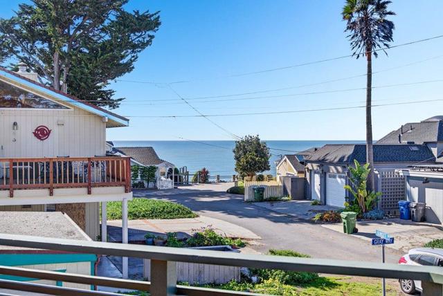 1 Gray Way, Watsonville CA: https://media.crmls.org/mediaz/94710425-0b67-4c51-926a-1363fedb29e3.jpg