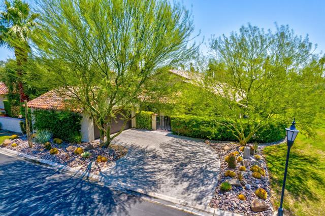 24 Calle Ardilla, Rancho Mirage CA: https://media.crmls.org/mediaz/94714255-66f8-450d-b4dc-69e248cb1540.jpg