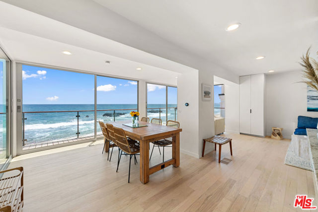 24928 Malibu Road, Malibu CA: https://media.crmls.org/mediaz/9471f956-0cf8-4a94-b315-06cf2563014f.jpg