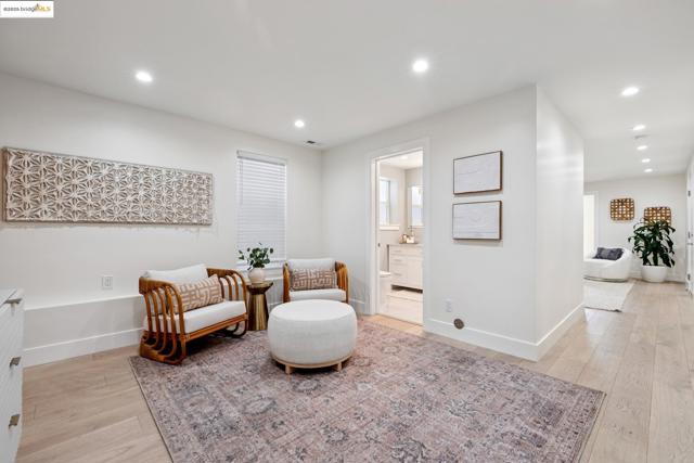864 Arlington Ave, Oakland CA: https://media.crmls.org/mediaz/94720ea8-c37b-420e-9a5e-f525b9091302.jpg