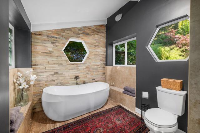 101 Endlich Drive, Santa Cruz CA: https://media.crmls.org/mediaz/94727505-5e4b-4f2c-94a4-e950b2aa3fd3.jpg