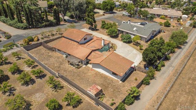 1736 Bellington Lane, Fallbrook CA: https://media.crmls.org/mediaz/9472826e-dc51-426e-b9ce-58c4103f46c8.jpg