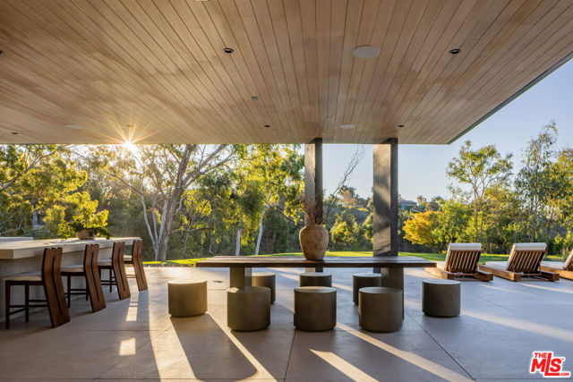 29200 Larkspur Lane, Malibu CA: https://media.crmls.org/mediaz/9472eeb0-bb71-4d83-aaa3-d63f4d21a8ee.jpg