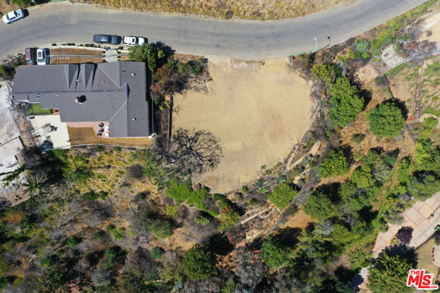 1243 Las Lomas Avenue, Pacific Palisades CA: https://media.crmls.org/mediaz/94730a7c-9259-4372-8dd7-8b43b20bab3c.jpg