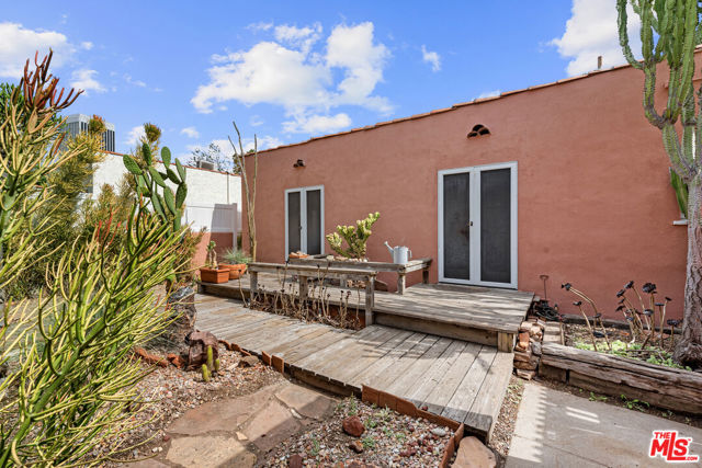 931 S Ogden Drive, Los Angeles CA: https://media.crmls.org/mediaz/94734195-f847-4311-8757-ba84c0ca913b.jpg