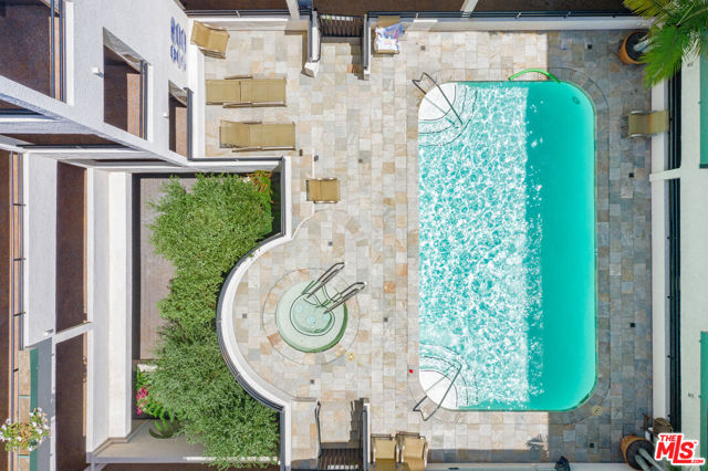 11636 Montana Avenue, Los Angeles CA: https://media.crmls.org/mediaz/94738036-560c-4f74-b72e-238ccb1134d4.jpg