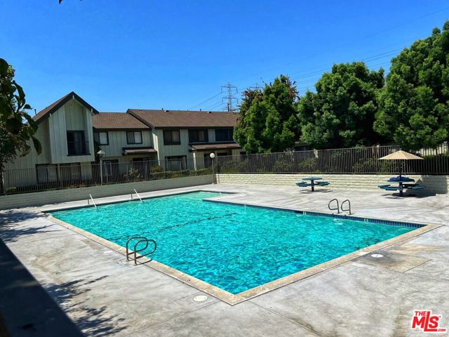 9652 Karmont Avenue, South Gate, California 90280, 4 Bedrooms Bedrooms, ,3 BathroomsBathrooms,Condominium,For Sale,Karmont,24426451