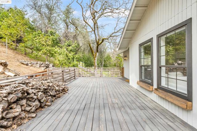 16806 Brewer Rd, Grass Valley CA: https://media.crmls.org/mediaz/9473b869-98dc-4c73-a927-c082a4eec50d.jpg