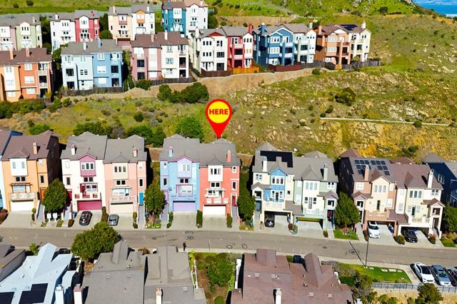 36 Pointe View Place, South San Francisco CA: https://media.crmls.org/mediaz/9473ba16-b050-4ebb-8e39-e0851b654ec9.jpg