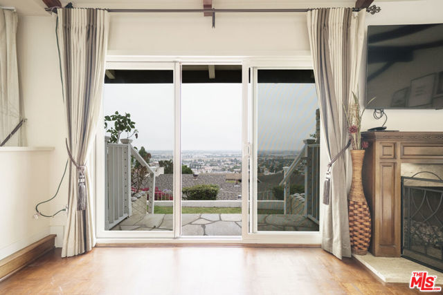 24880 Via Valmonte, Torrance CA: https://media.crmls.org/mediaz/9474b7c2-4367-45a5-9e02-035de29b6615.jpg