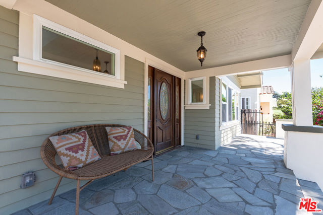 3816 S Harvard Boulevard, Los Angeles CA: https://media.crmls.org/mediaz/94752ebe-04d7-4348-98b0-a6950c8d633c.jpg
