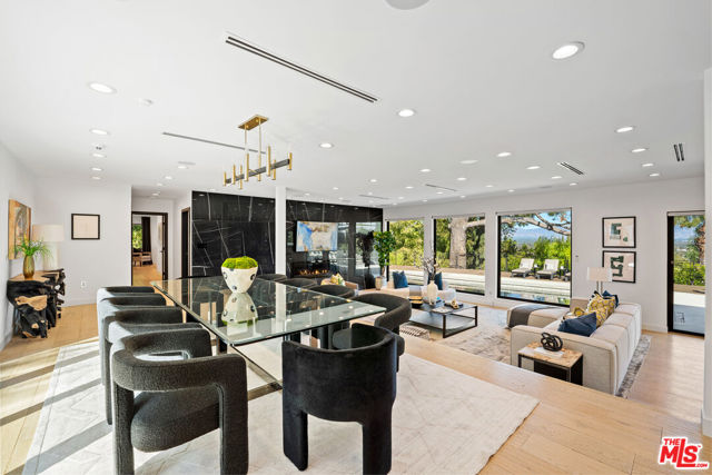 19536 Wells Drive, Tarzana CA: https://media.crmls.org/mediaz/947585d5-0b5e-4d4c-ae4d-45f84292891e.jpg