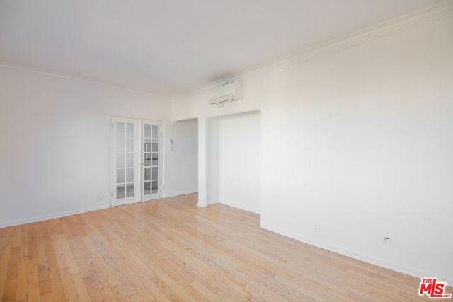 1201 N Crescent Heights Boulevard, West Hollywood CA: https://media.crmls.org/mediaz/9475b8e9-dc1c-4110-b590-f3bd923c876a.jpg