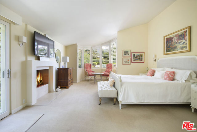 526 Crocker Sperry Drive, Montecito CA: https://media.crmls.org/mediaz/94762529-494b-446f-824f-e369ffa14a3d.jpg