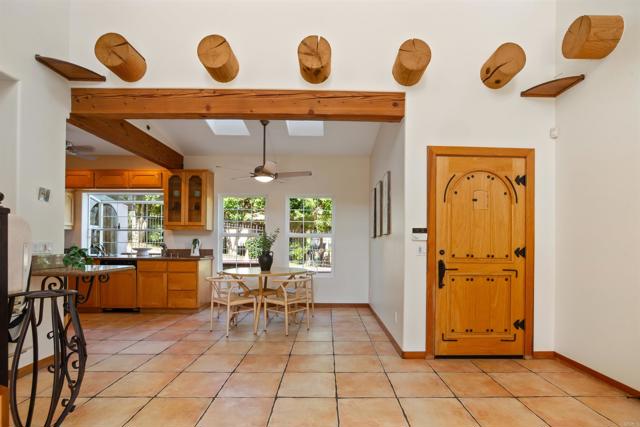 2320 Ivy Road, Oceanside CA: https://media.crmls.org/mediaz/94762da3-46d6-4fa7-9d1e-770685fc233d.jpg