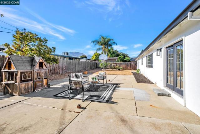 1498 Delaware Dr, Concord CA: https://media.crmls.org/mediaz/94769a81-31c2-4f5c-b9a7-21fb9ea10cef.jpg