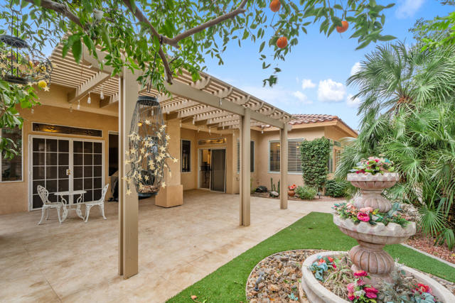77703 Ashberry Court, Palm Desert CA: https://media.crmls.org/mediaz/9476d722-1a23-4b3e-a20f-46aa3cd62768.jpg