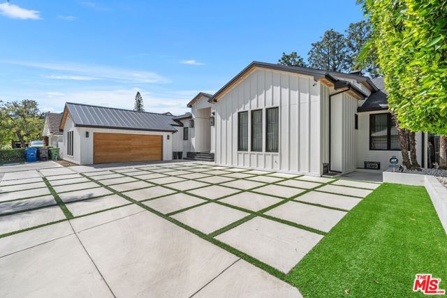 16015 Valley Wood Road, Sherman Oaks CA: https://media.crmls.org/mediaz/9476ed42-6da5-424b-a46f-4d509be23ec3.jpg