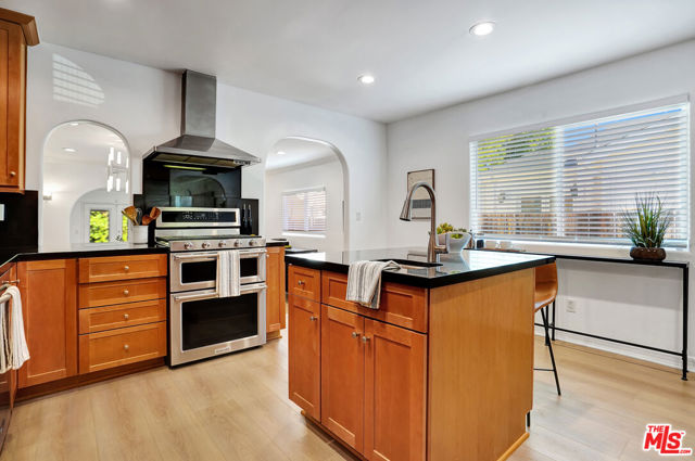 4476 Calhoun Avenue, Sherman Oaks CA: https://media.crmls.org/mediaz/947731bf-1e6b-4cf7-825f-2d35d61729a4.jpg