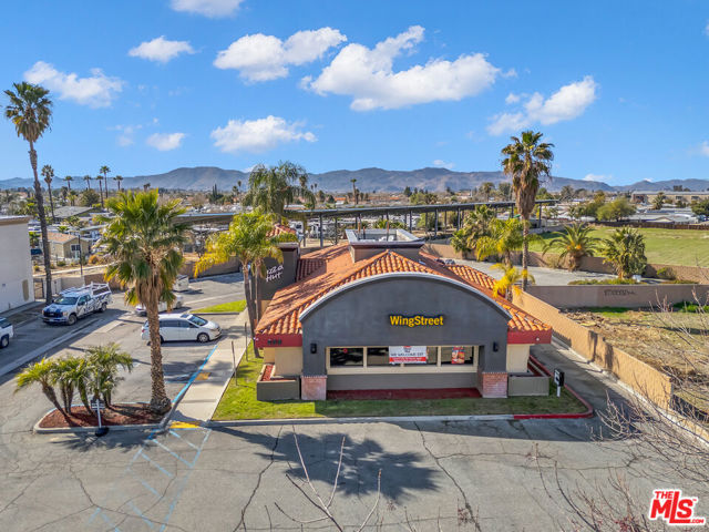 345 N State Street, San Jacinto CA: https://media.crmls.org/mediaz/947782e9-5133-4372-8236-0ed0f899254a.jpg