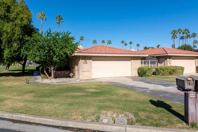 168 Camino Arroyo S, Palm Desert CA: https://media.crmls.org/mediaz/9477a368-e23b-4792-af9e-e3c29815138c.jpg