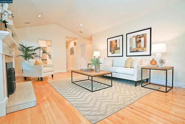 911 Sousa Drive, Walnut Creek CA: https://media.crmls.org/mediaz/94782a63-37f9-48ca-9331-2e2beac0d380.jpg