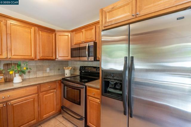 3215 Camino Colorados, Lafayette CA: https://media.crmls.org/mediaz/94785e4e-e0c3-4214-bbc9-ae43c709387b.jpg