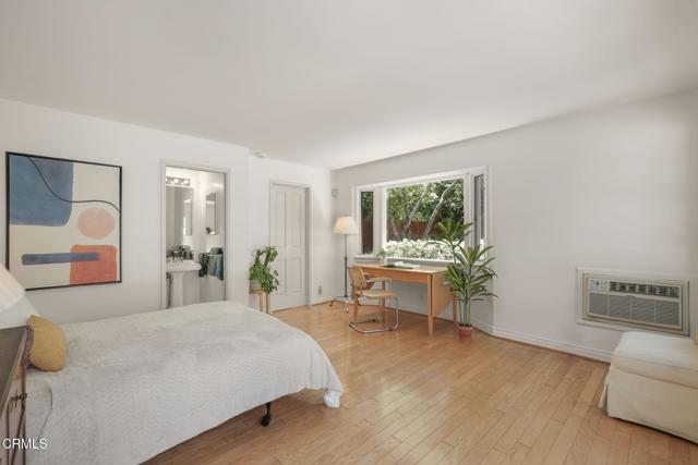 818 Huntington Garden Drive, San Marino CA: https://media.crmls.org/mediaz/94795bde-5615-402e-8cdc-2f59e9f1a211.jpg