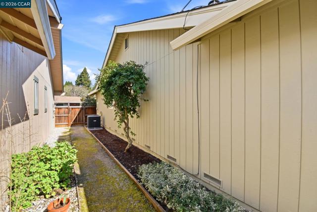 Image 32 of 37 For 6538 Stonecroft Ter