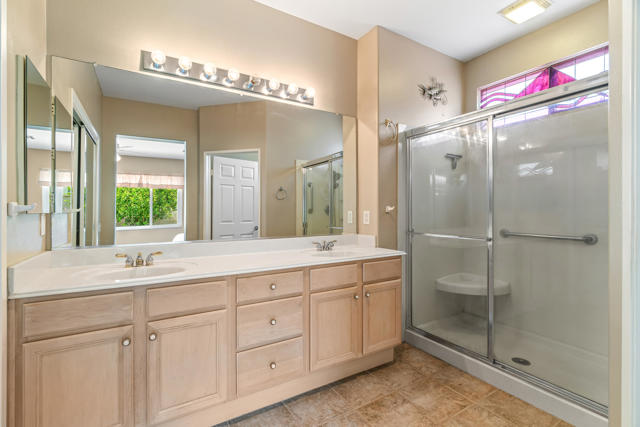 37674 Medjool Avenue, Palm Desert CA: https://media.crmls.org/mediaz/947a3d35-a6a0-4b32-a52b-035b2bb36076.jpg