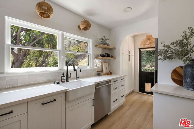 2236 Earl Court, Los Angeles CA: https://media.crmls.org/mediaz/947b0514-d7c2-4395-9e2b-f6748e122a1c.jpg