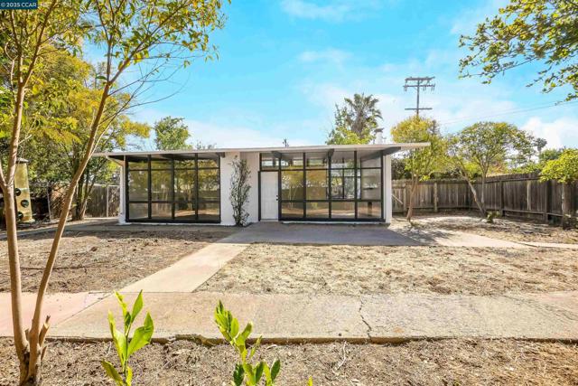 197 Carolos Drive, Pacheco CA: https://media.crmls.org/mediaz/947b1cd9-1187-4b47-92a3-6d008a8319ea.jpg