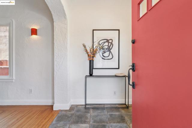533 Lewis Ave, San Leandro CA: https://media.crmls.org/mediaz/947b46bb-1f42-4e92-90eb-1dceb670bce0.jpg