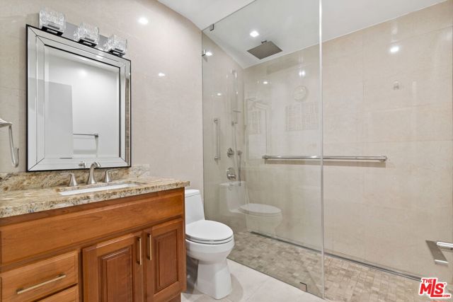 436 Levering Avenue, Los Angeles CA: https://media.crmls.org/mediaz/947b7ce6-c3ae-4491-b64f-f0ee5d49ac68.jpg