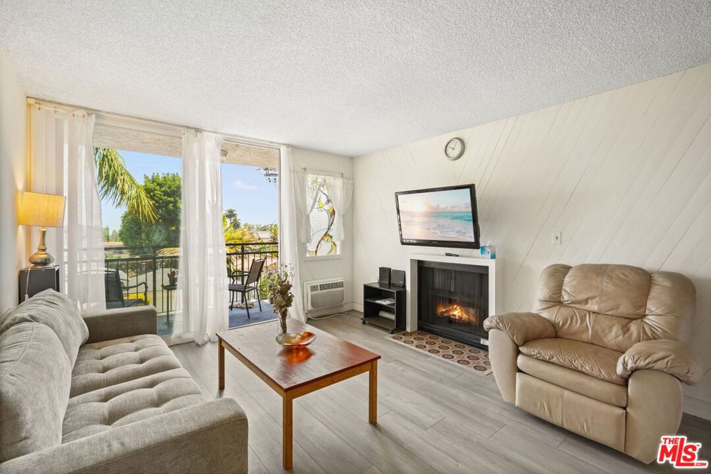 1885 Veteran Avenue #207